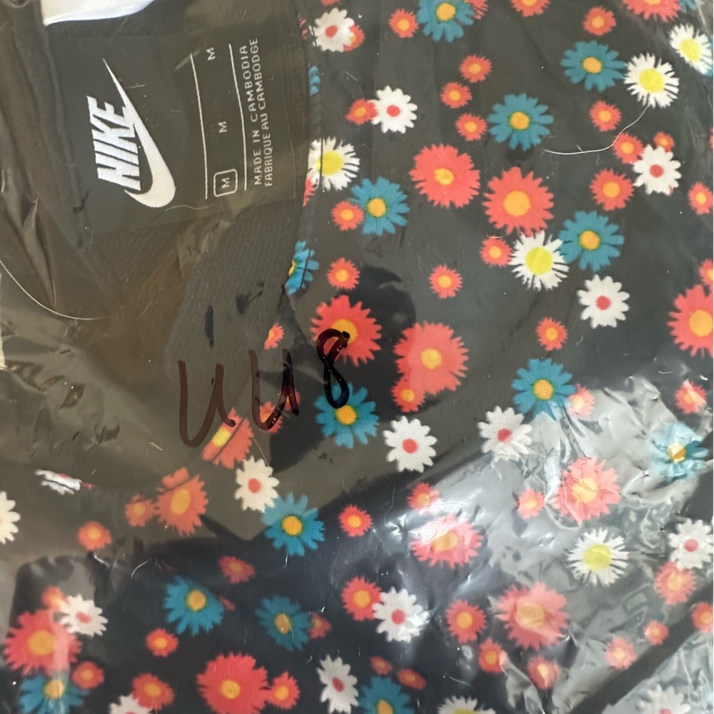 Nike Sweatshirt Women's Medium Black with Multi Color‎ Floral Print Cropped - Picture 9 of 9